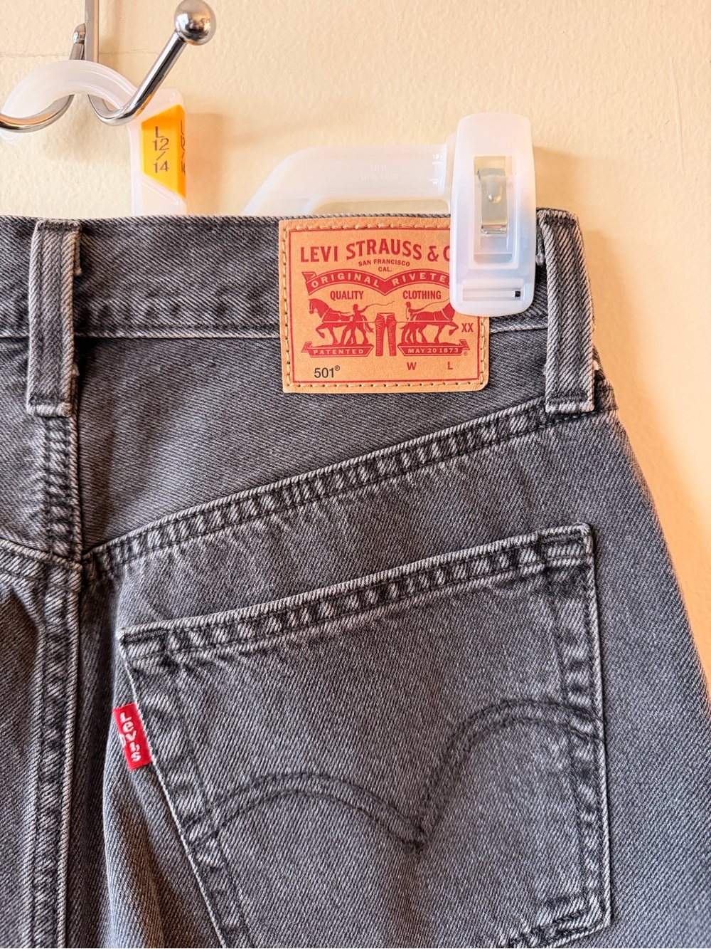Levi’s 501 Original Crop Jeans W25 L26 Get Off My Cloud Gray Raw Hem
